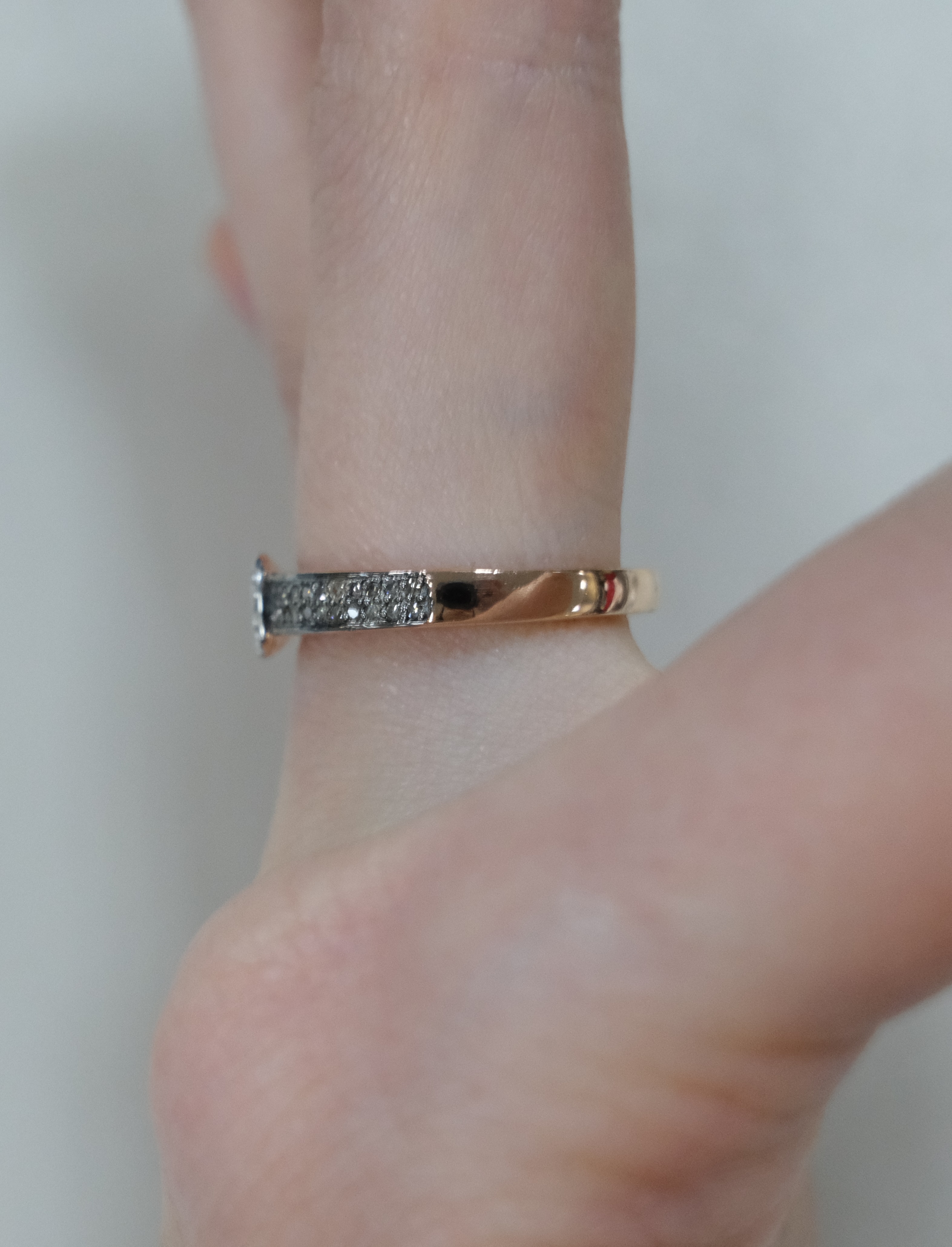 Серебряное кольцо с бриллиантами